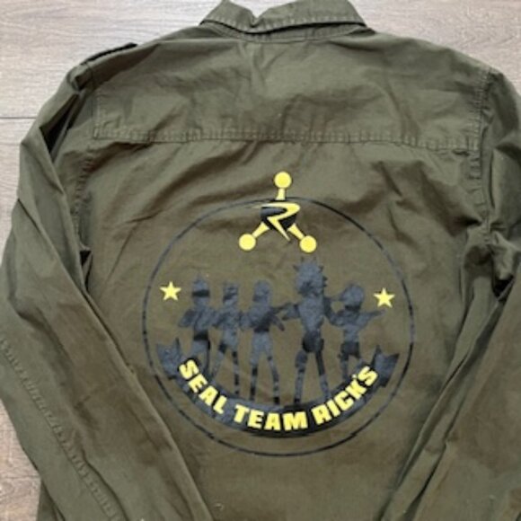 Rick & Morty Seal Team Rick’s Button Up Olive Green Shirt Men’s Size Small - Picture 9 of 13